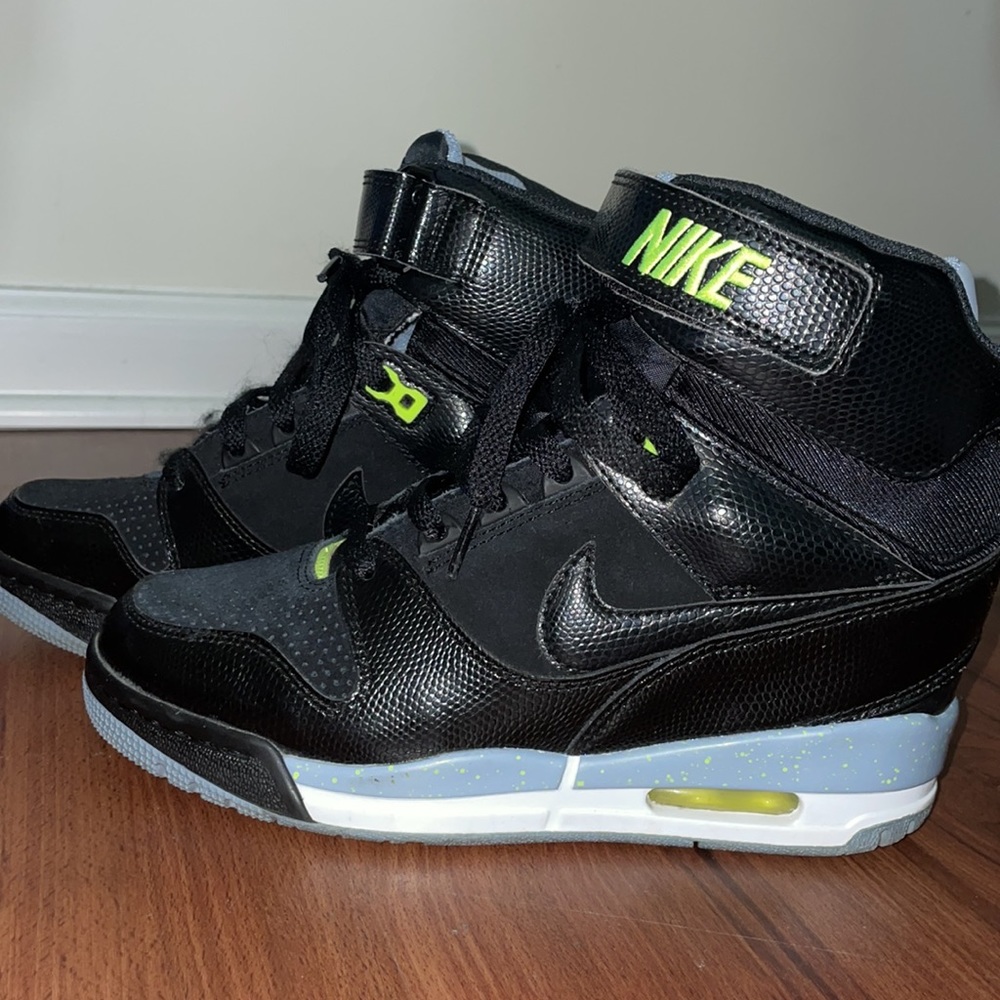 Womens Nike 3” Wedge sneaker